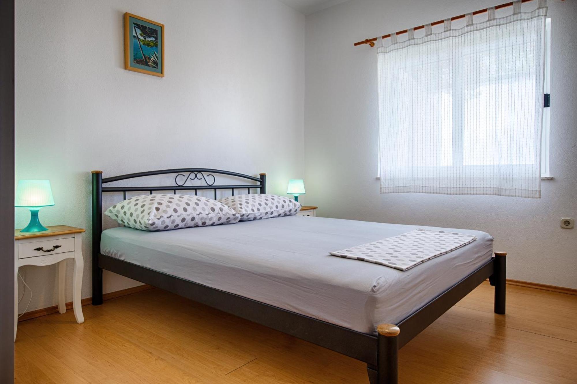 Apartments Zambarlin Komiža Esterno foto