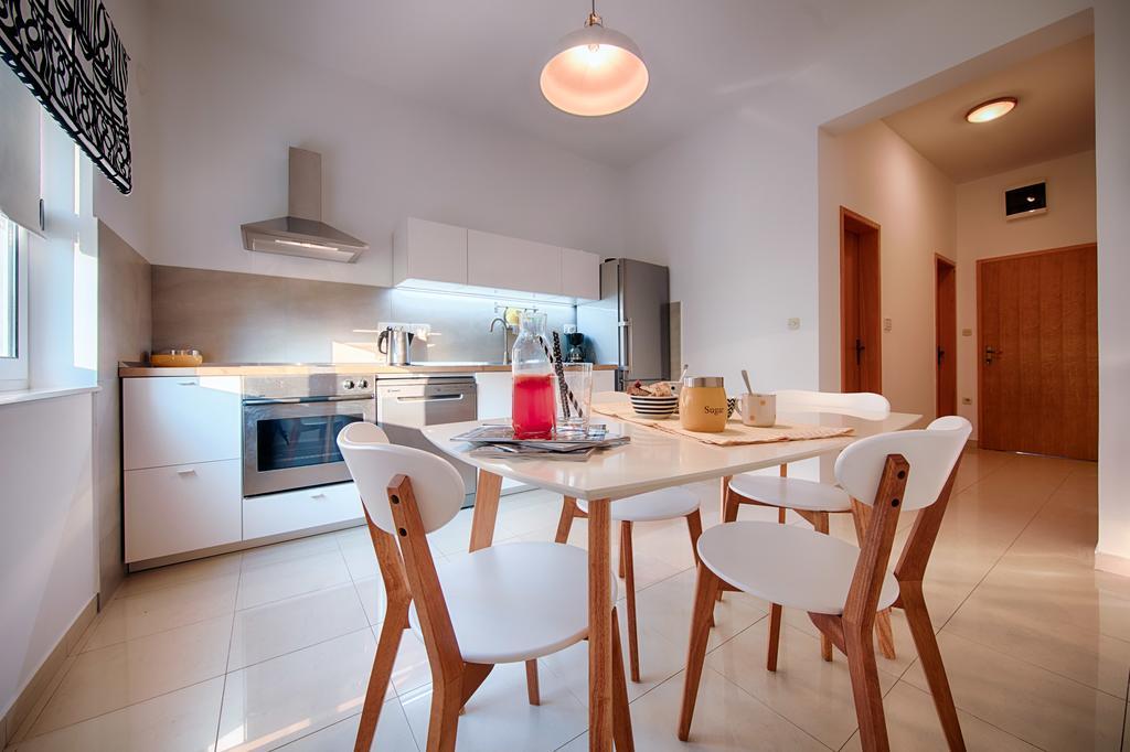 Apartments Zambarlin Komiža Esterno foto