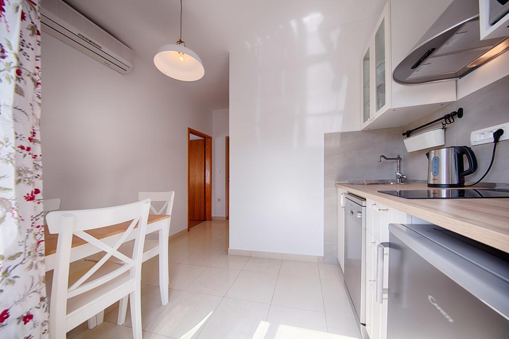 Apartments Zambarlin Komiža Esterno foto