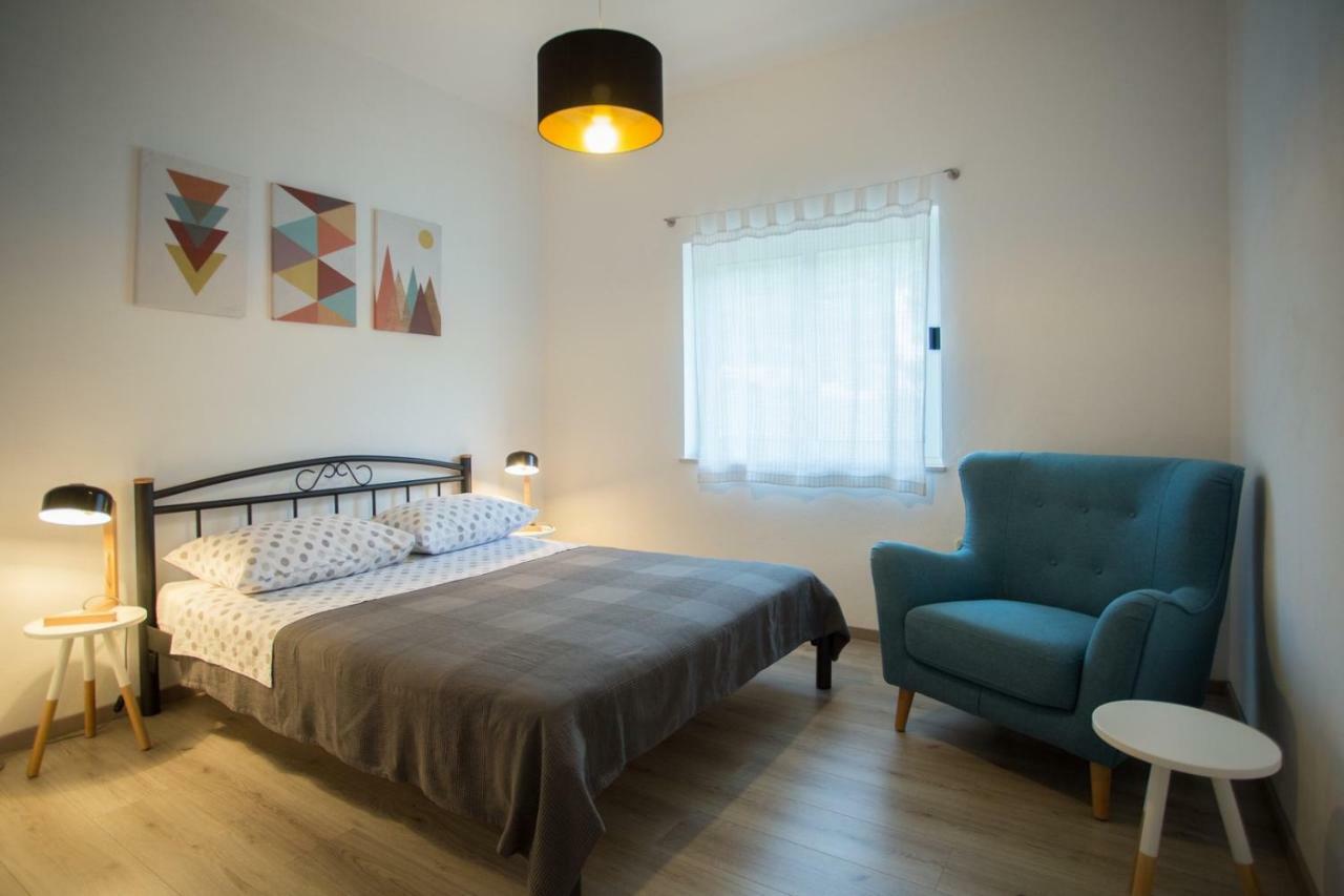 Apartments Zambarlin Komiža Esterno foto